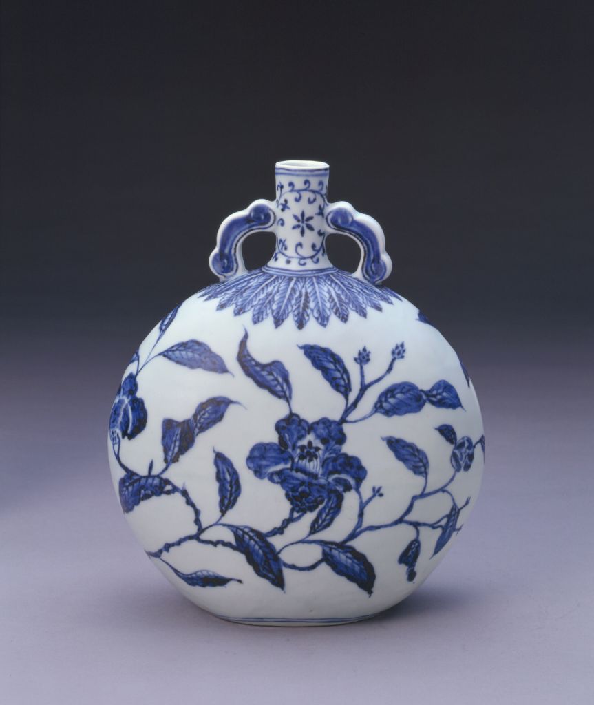 图片[1]-Ruyi flat pot with blue and white broken branch tea pattern-China Archive